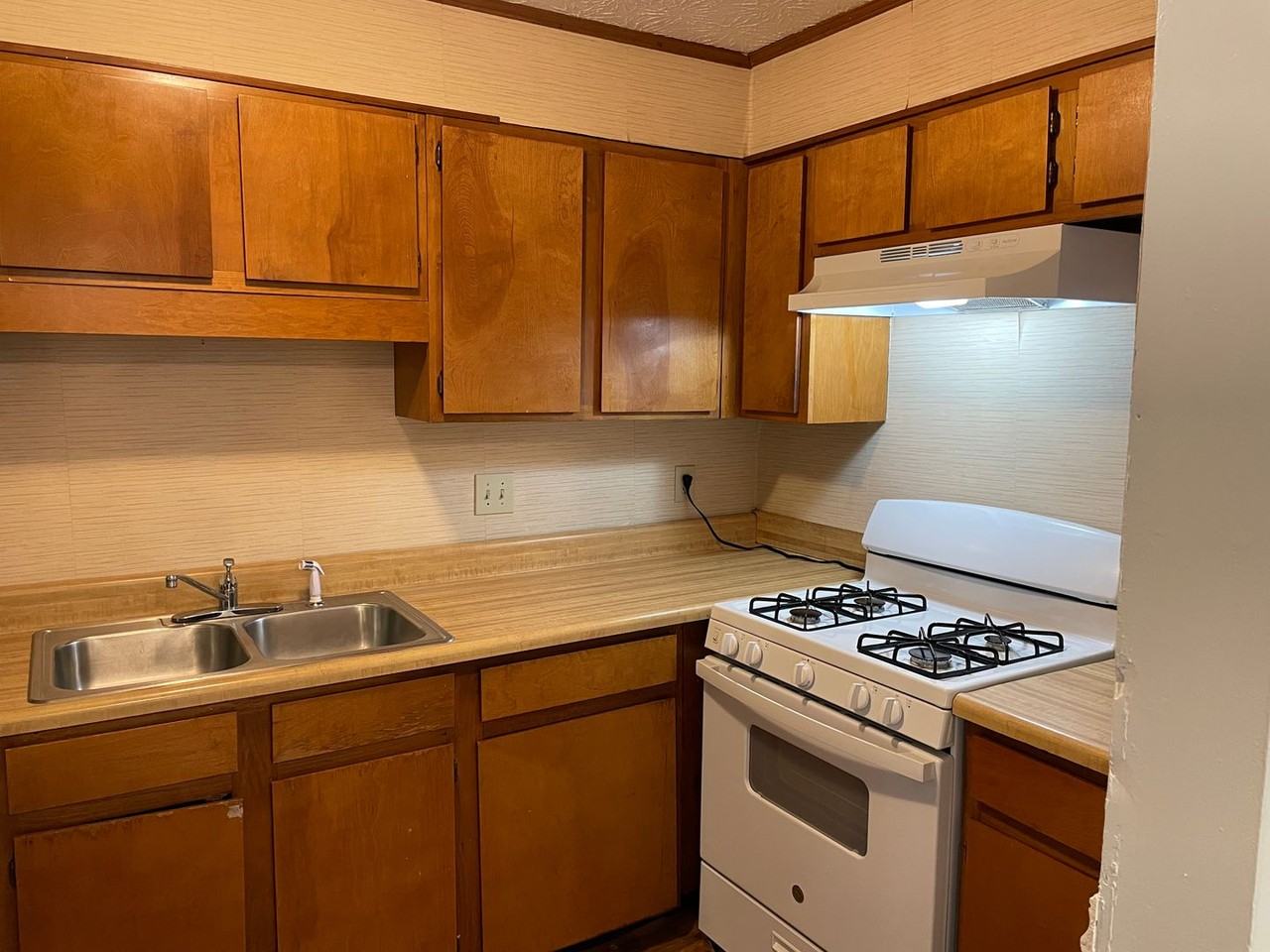 1999 Padgett Dr - Photo 2 of 11