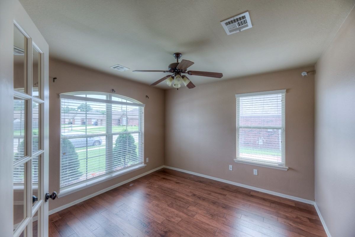 1501 W Birmingham St #1 - Photo 4 of 34