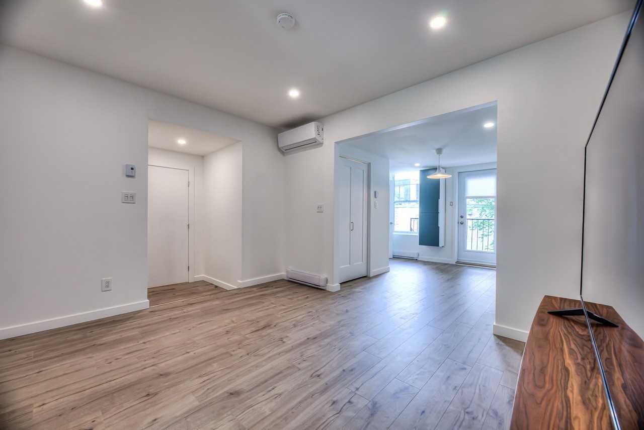 1425 Avenue Desjardins - Photo 2 of 23