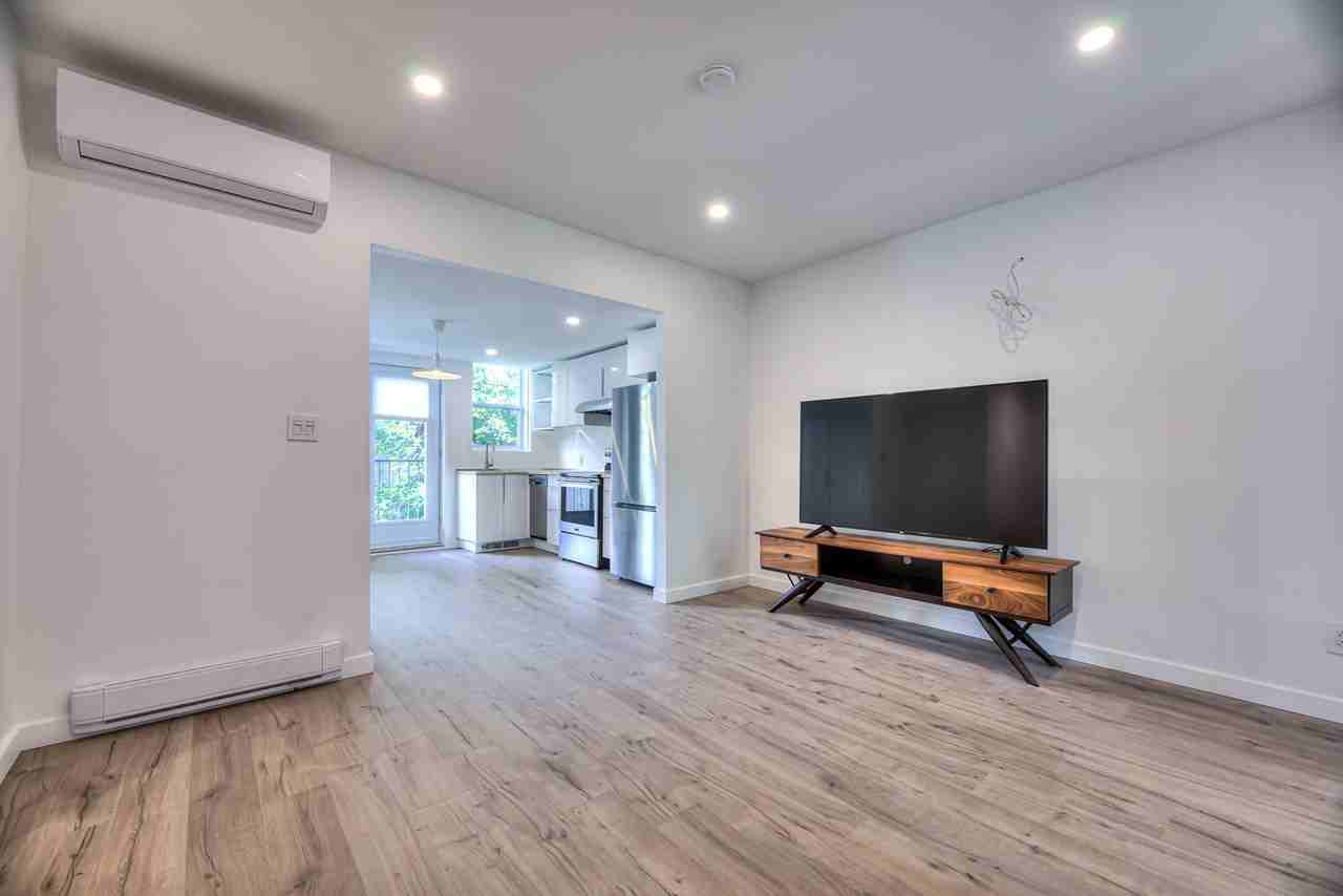 1425 Avenue Desjardins - Photo 3 of 23