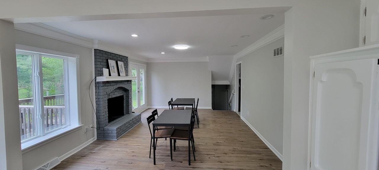 Ne Locust Dr - Photo 2 of 11