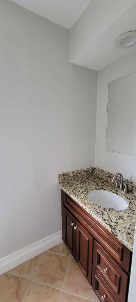 Ne Locust Dr - Photo 5 of 11