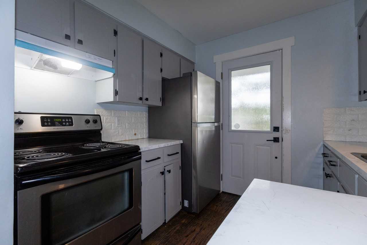 23768 Fraser Highway #Main - Photo 3 of 28