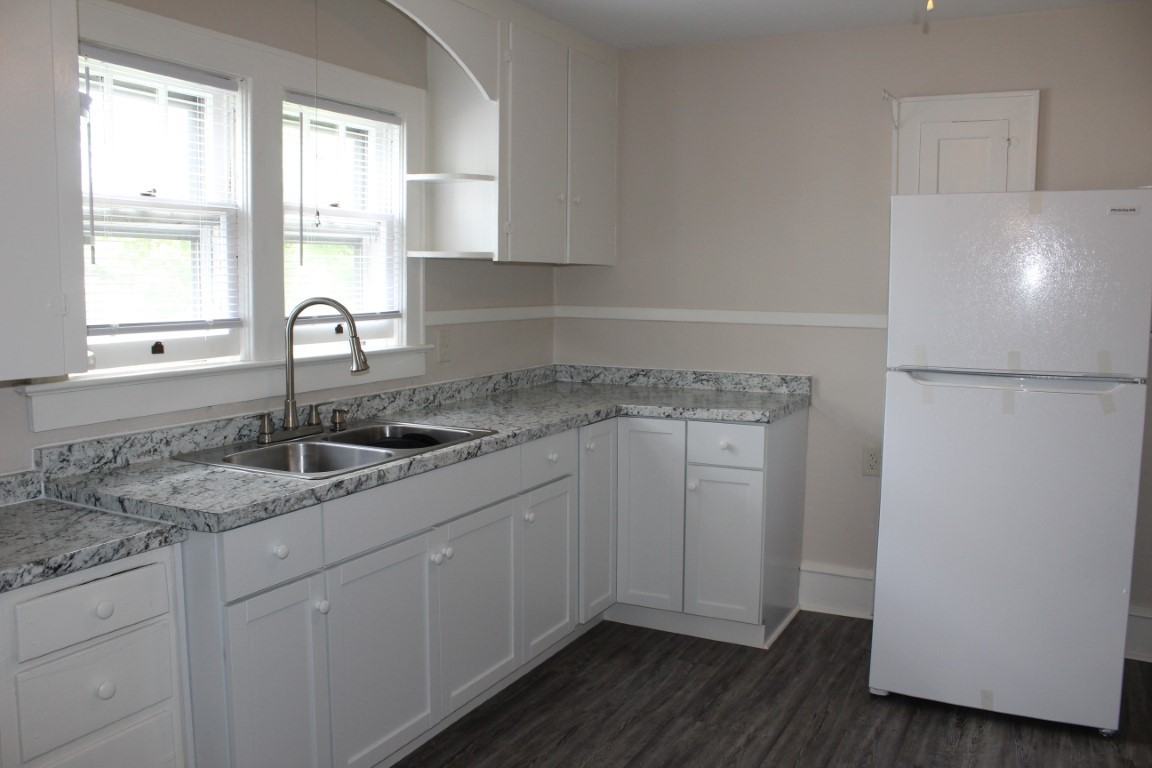 28 N Goodwin Ave - Photo 3 of 12