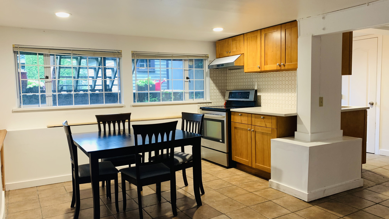 3830 West 16th Avenue, Vancouver, BC V6R 3C7, CA 2 bedroom House