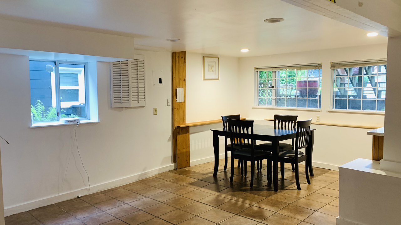 3830 West 16th Avenue, Vancouver, BC V6R 3C7, CA 2 bedroom House