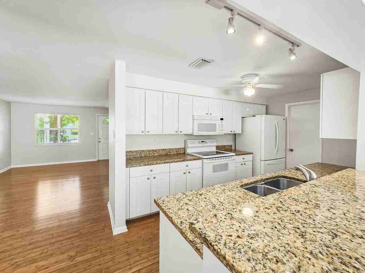 1189 Royal Palm Dr - Photo 4 of 23