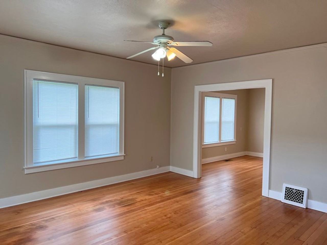 851 N Douglas Ave - Photo 3 of 39