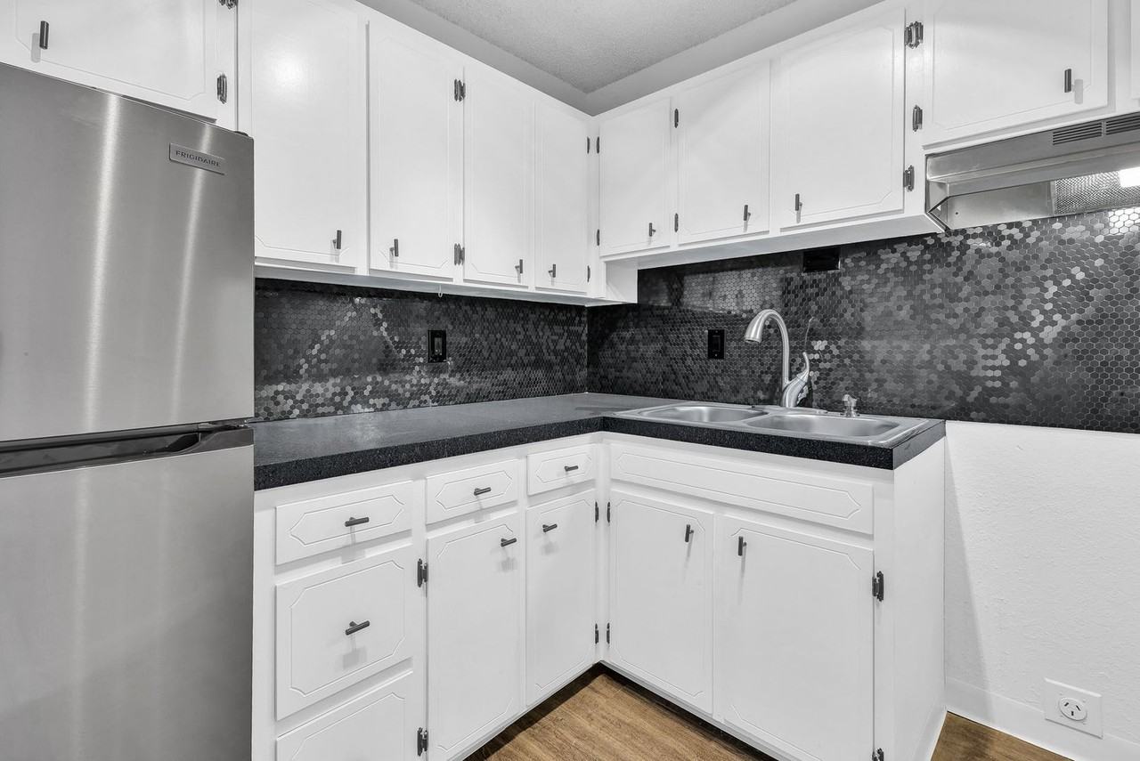 1311 1st St Apartments - Photo 5 of 10