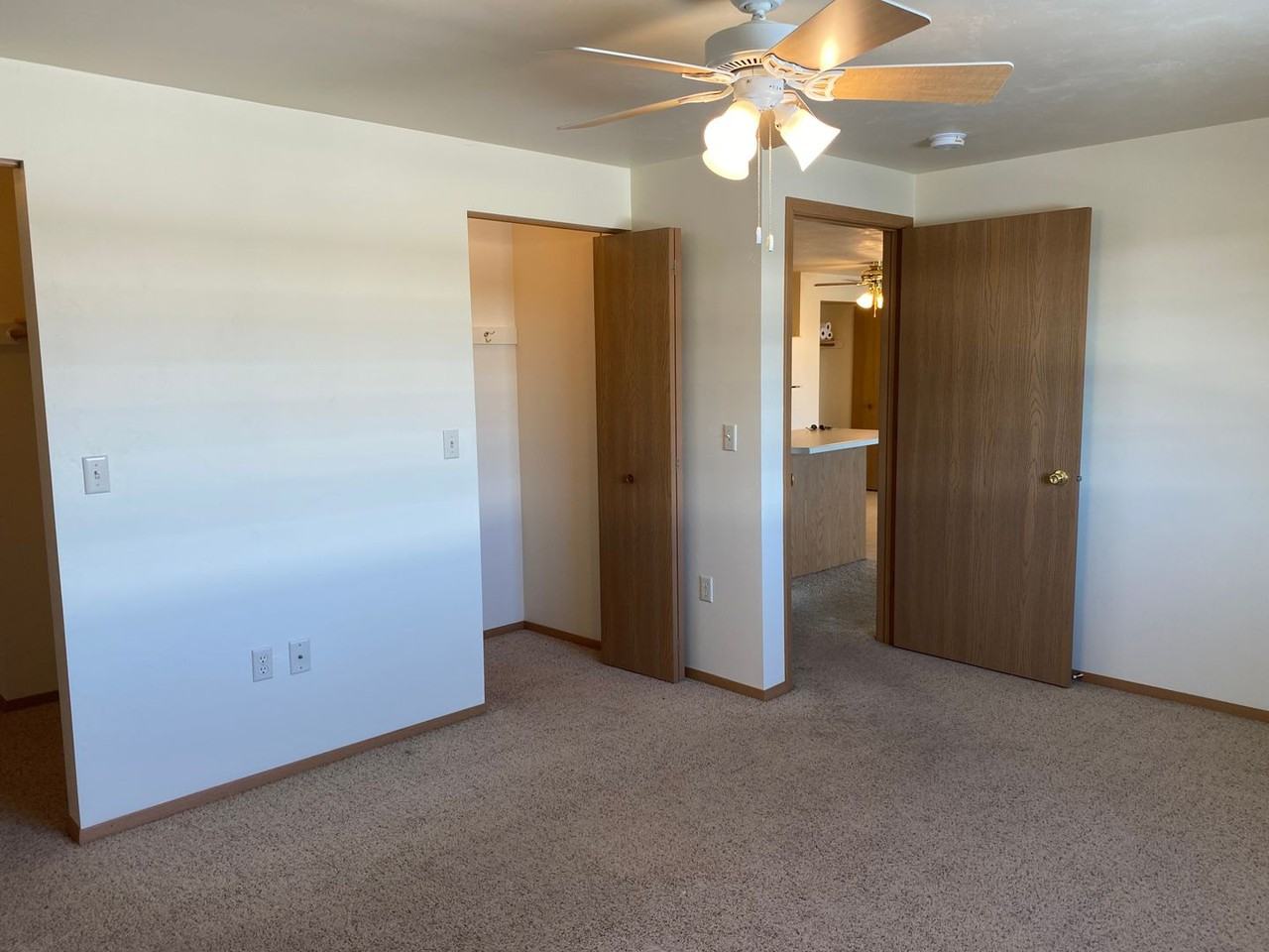 Schindler - Photo 5 of 50