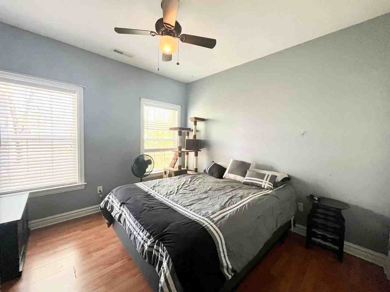 102 Pelican Pointe Dr - Photo 3 of 18