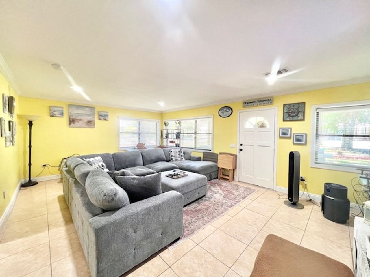 702 29th St - Photo 4 of 24