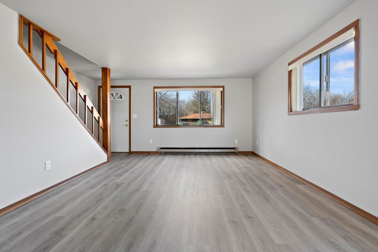 2235 Brookview Ct - Photo 3 of 15