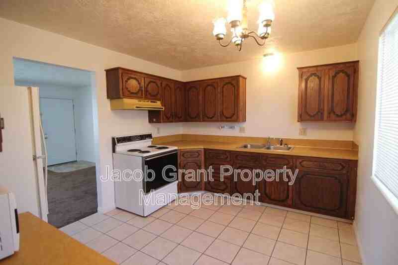 1335 Elizabeth Cir #1 - Photo 3 of 10