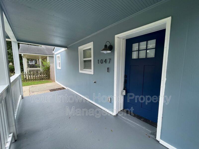 1047 Grant Way Se - Photo 2 of 32