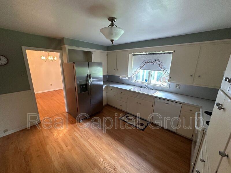 32 Hendrick Ave - Photo 3 of 15