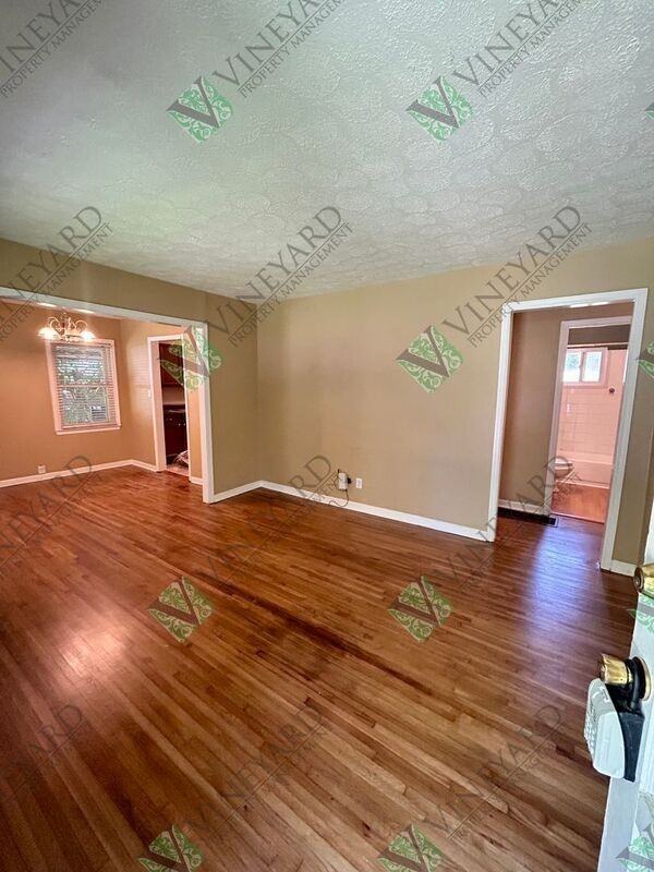 4306 Hillcrest Rd - Photo 3 of 19