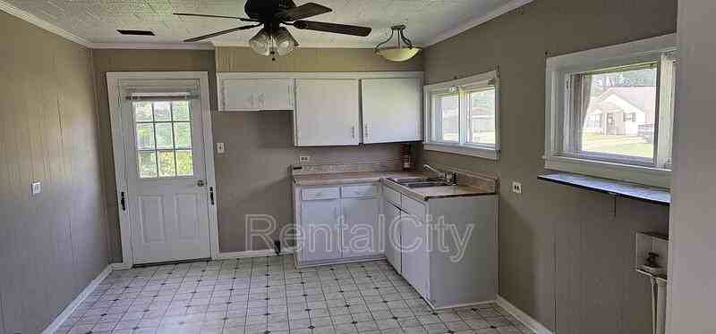 134 Wheatley Dr - Photo 3 of 7