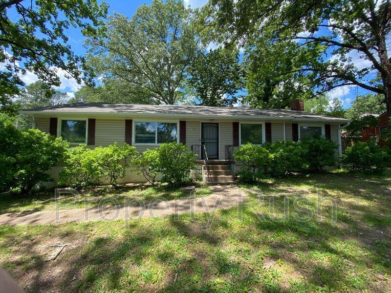 1503 Pin Oak Dr - Photo 3 of 32