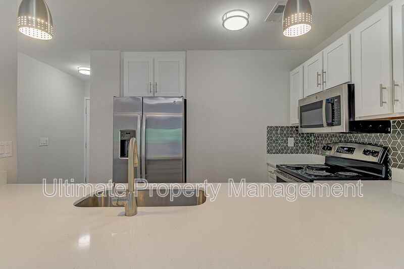 1705 41st St #C - Photo 3 of 17