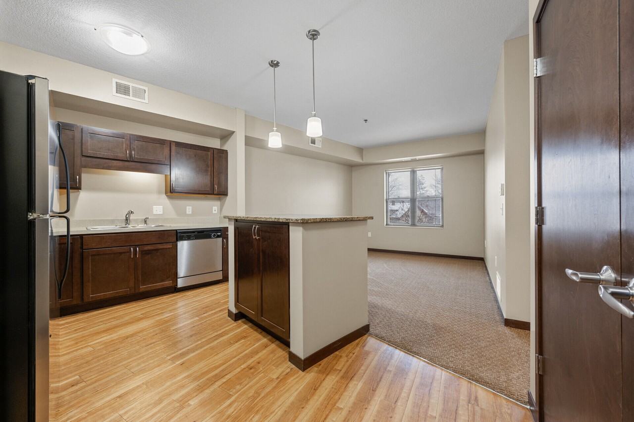 Oaks Station Place - Photo 5 of 50