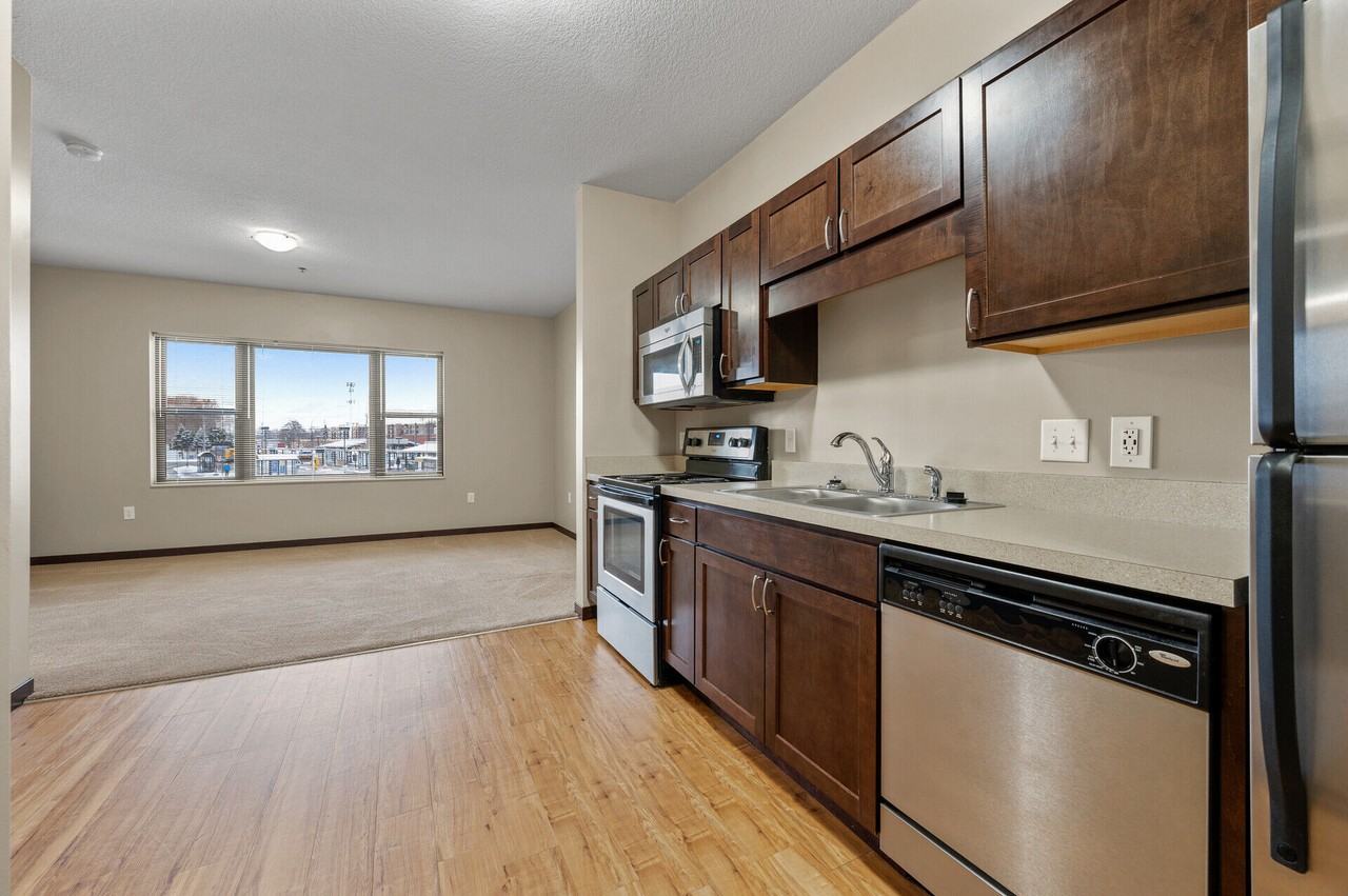 Oaks Station Place - Photo 7 of 50