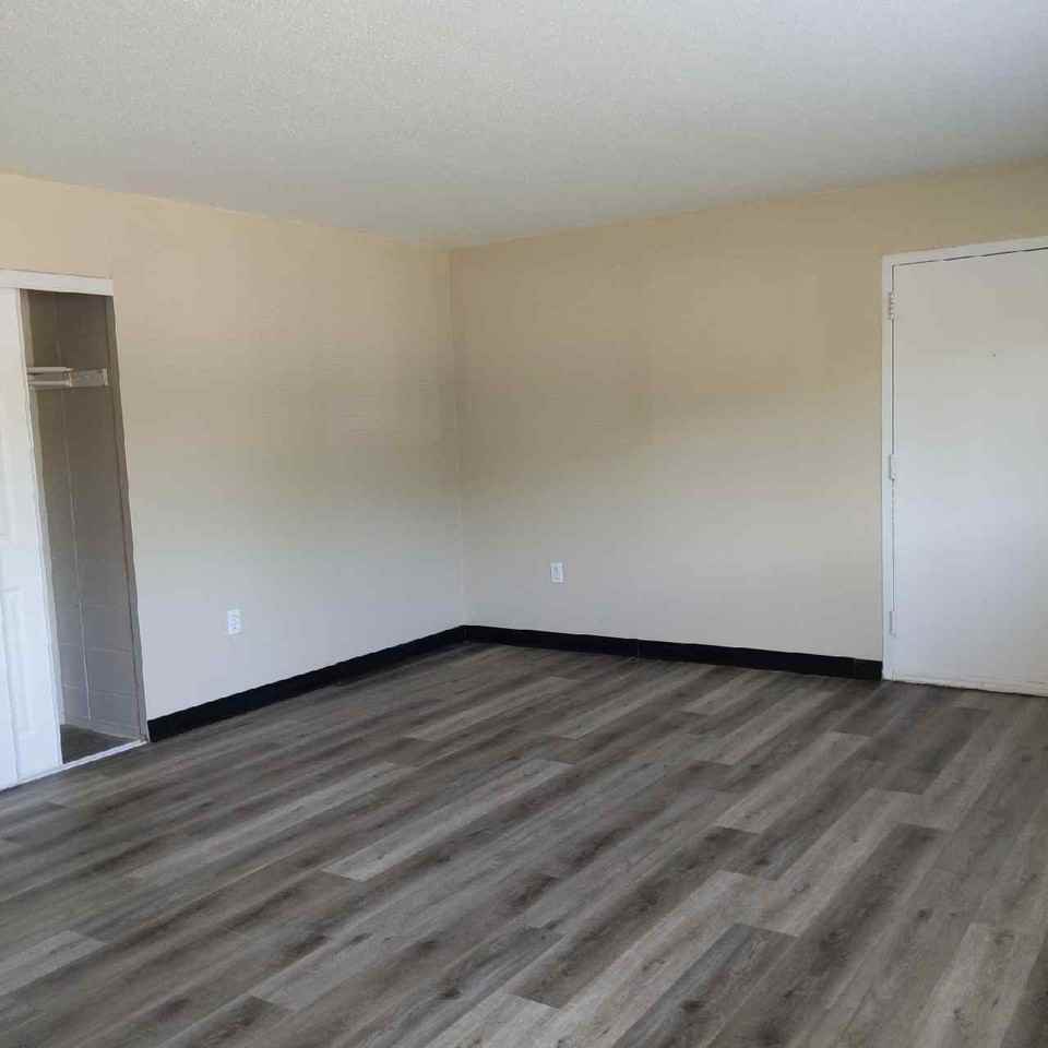 Fuller - Photo 6 of 50