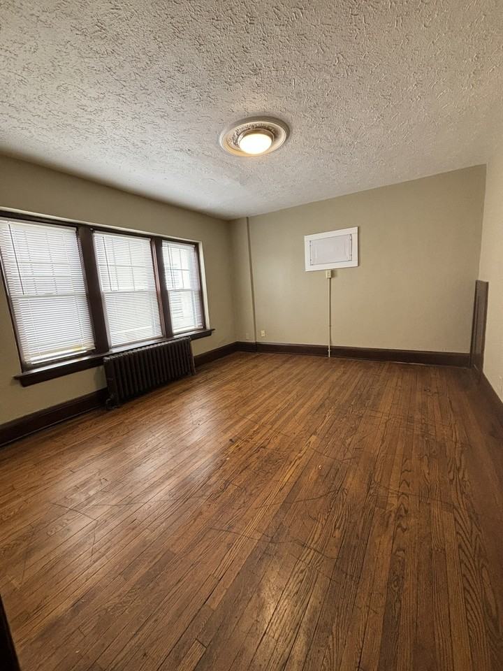 207 Myrtle Pl Apartments in Highland Square, Akron, OH 44303 Zumper