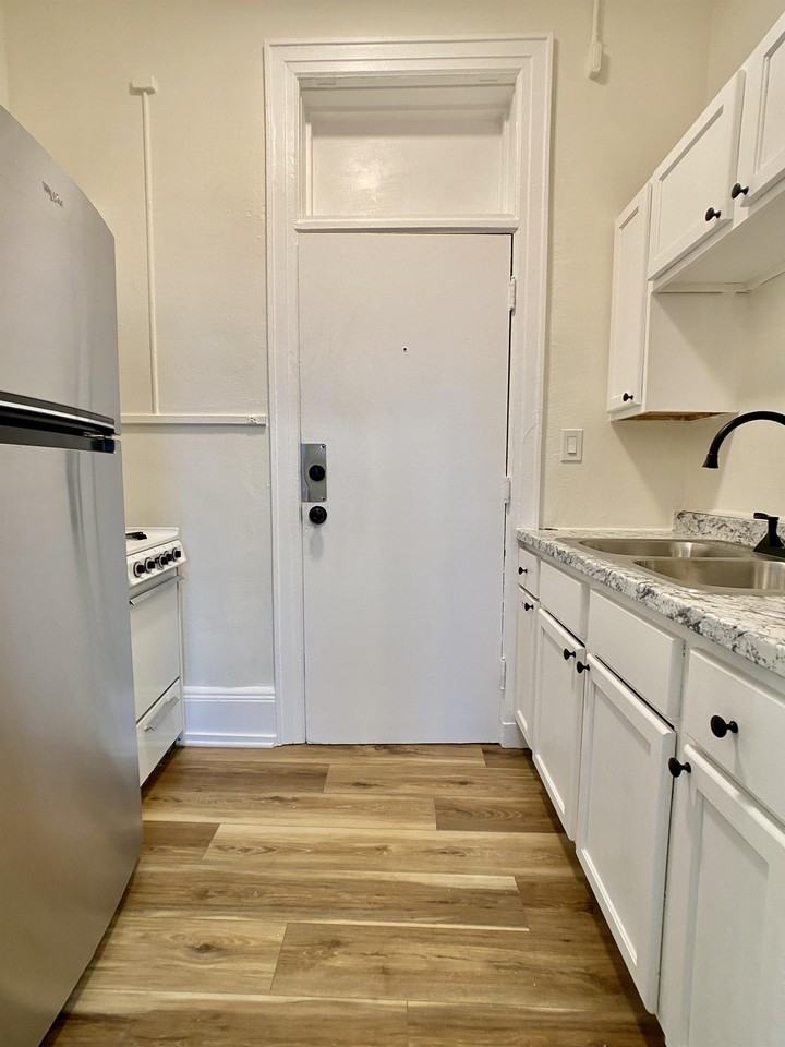 Landmark Apartments - Photo 4 of 19