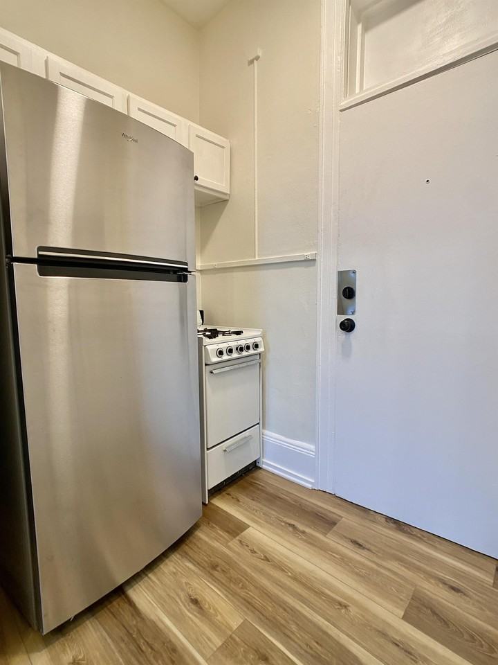 Landmark Apartments - Photo 5 of 19