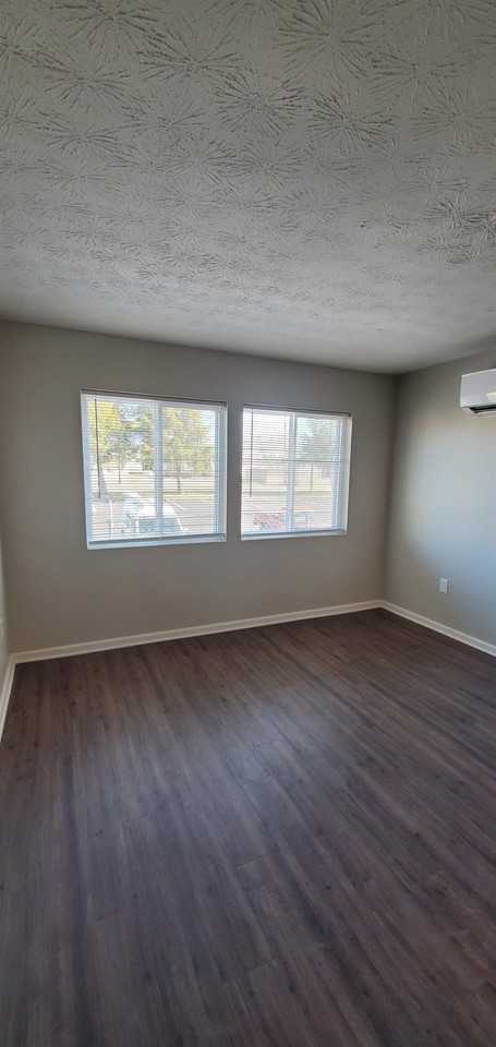 115 Southview Drive - Photo 5 of 33