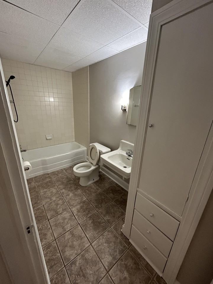 1633 Mahoning Avenue - Photo 3 of 5