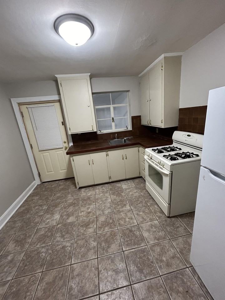 1633 Mahoning Avenue - Photo 4 of 5