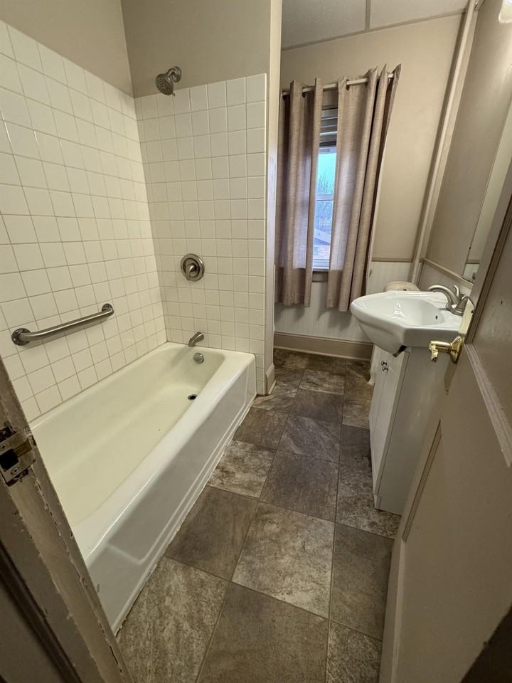 517 14th Street North - Photo 3 of 9