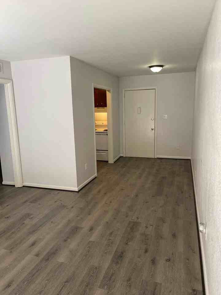 THE VIEW ON 18TH-1340 - Photo 2 of 34