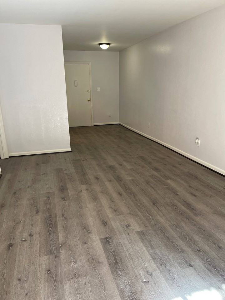 THE VIEW ON 18TH-1340 - Photo 3 of 34