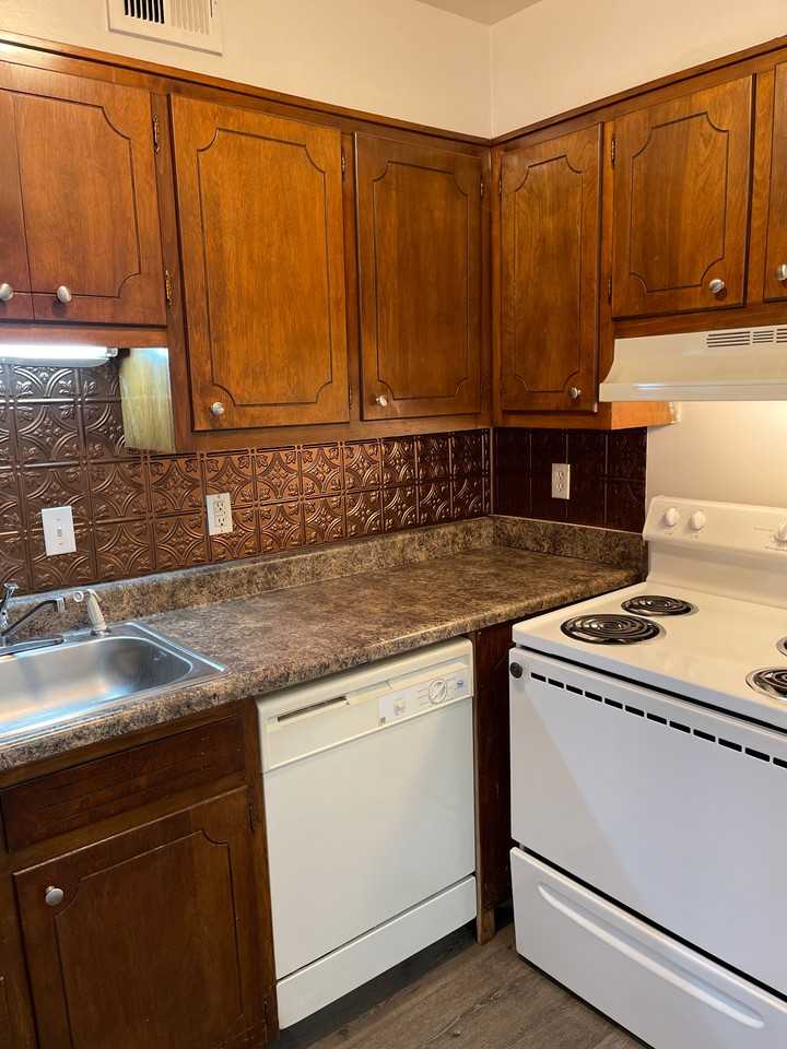 THE VIEW ON 18TH-1340 - Photo 7 of 34