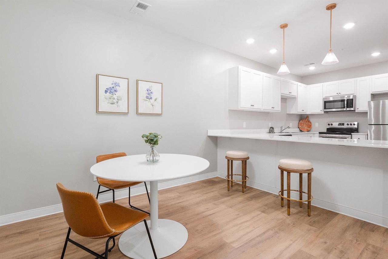 Old Edward Place - Photo 2 of 31