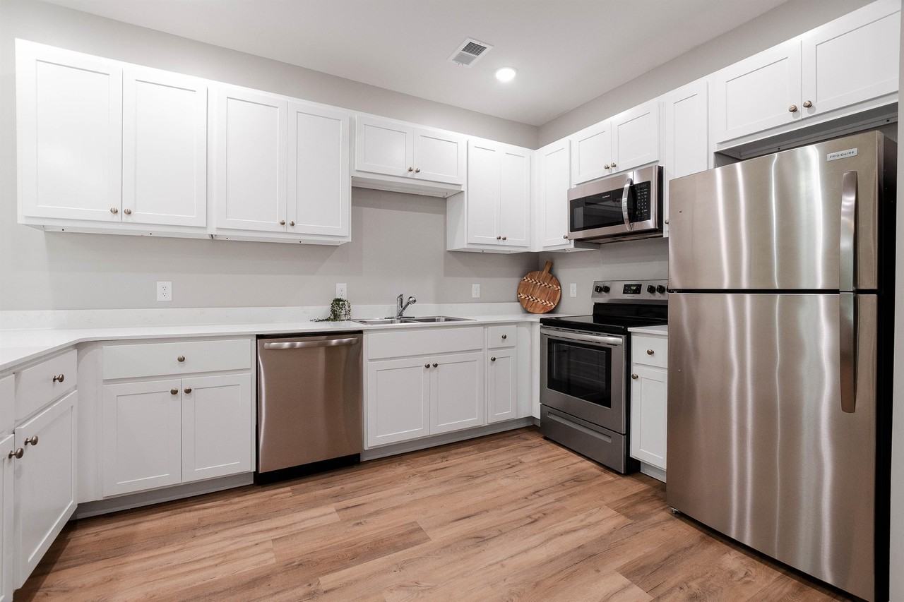 Old Edward Place - Photo 3 of 31