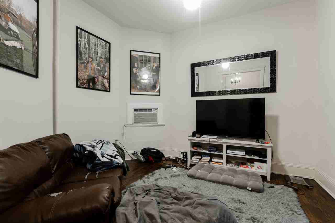 Burling St 2531-33 N - Photo 5 of 10