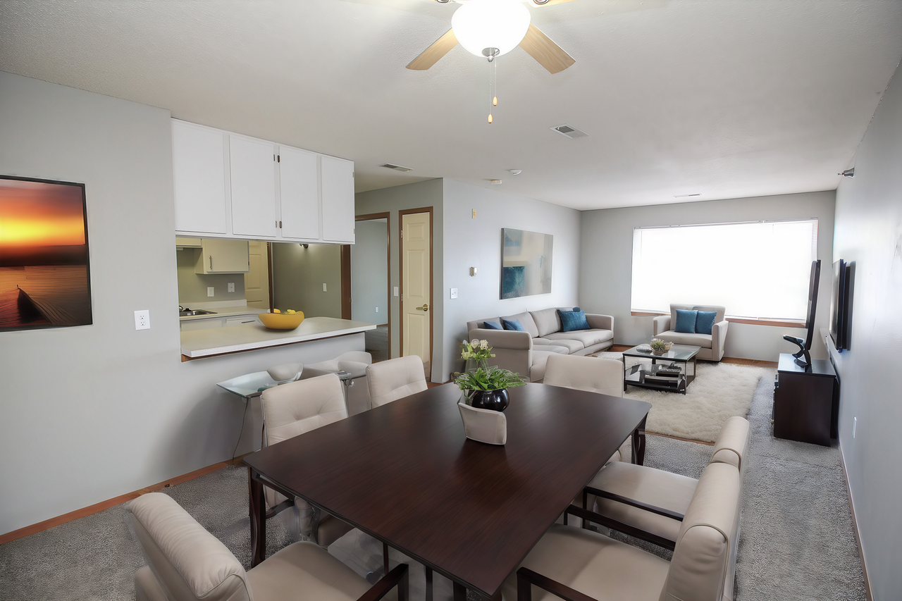 Pinehurst Apartments - Photo 3 of 9