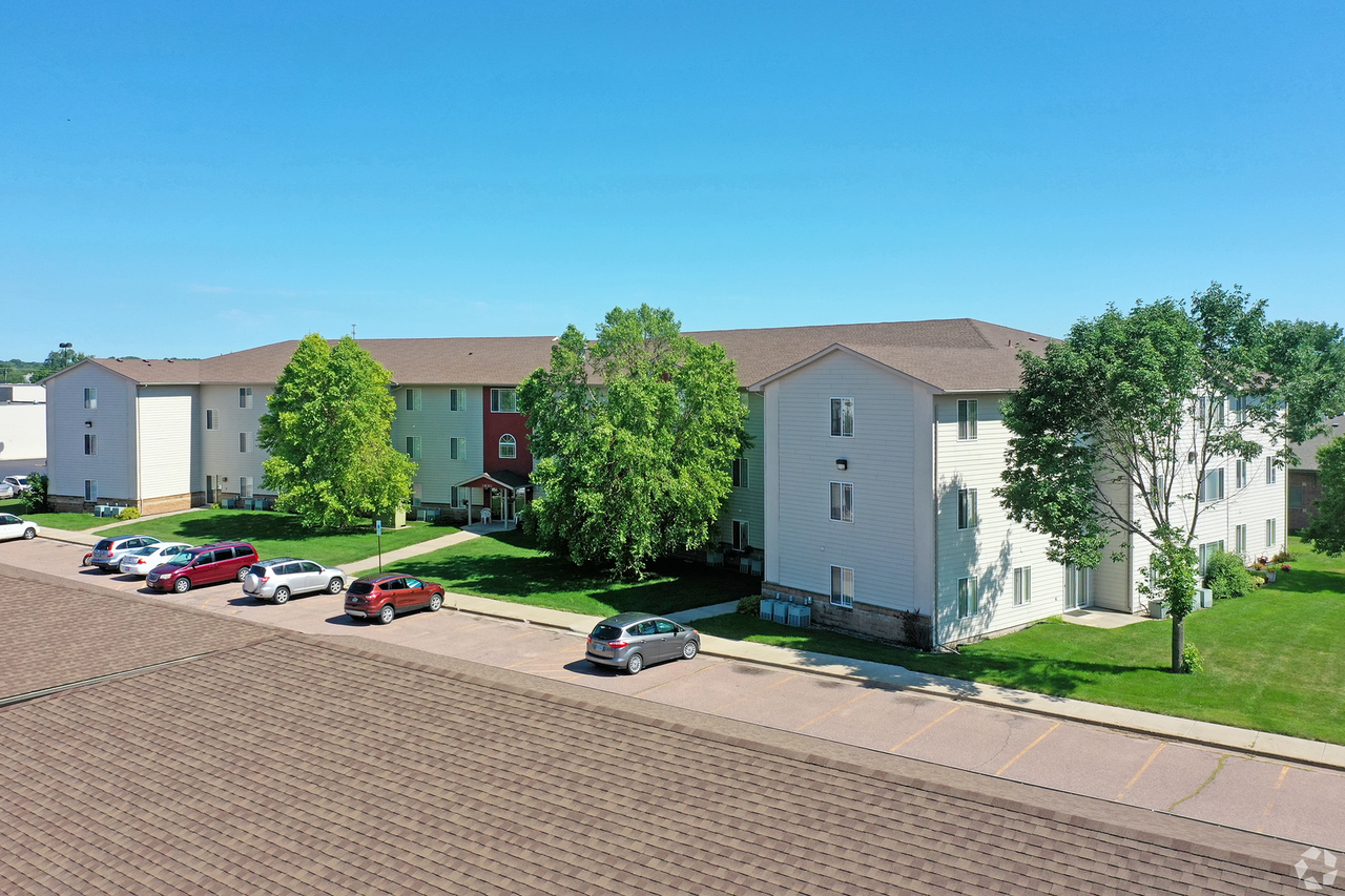 Pinehurst Apartments - Photo 7 of 9