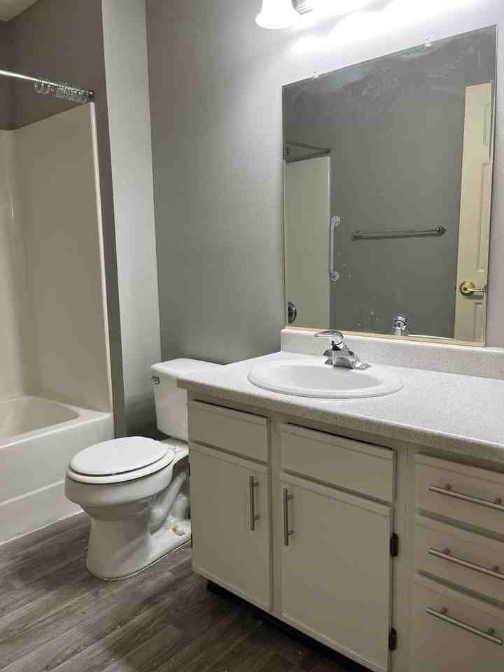 Pinehurst Apartments - Photo 6 of 9