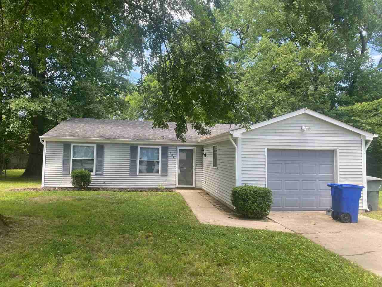 501 Ashwood Dr - Photo 4 of 50