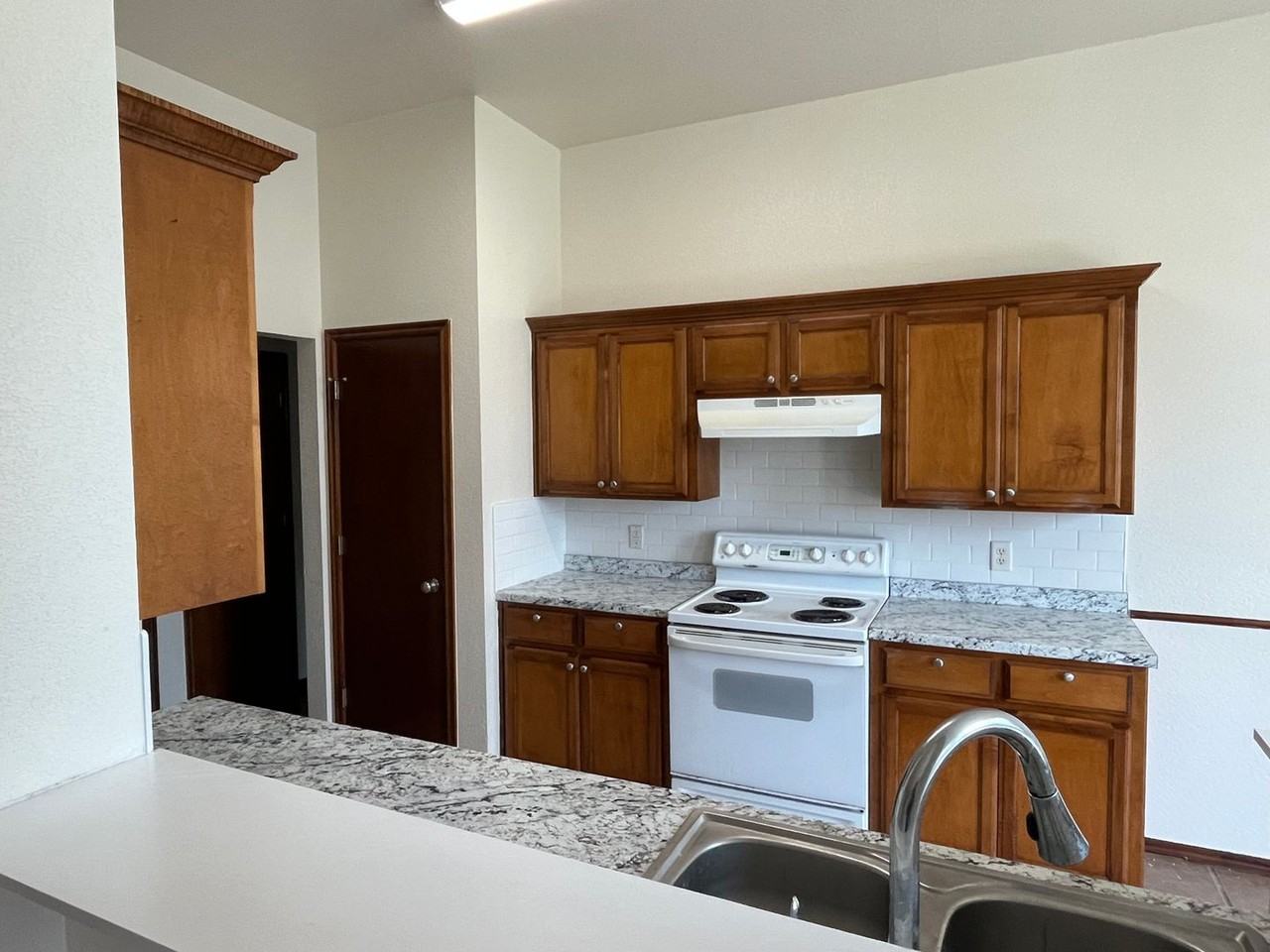 2412 Nw 162nd St - Photo 4 of 14