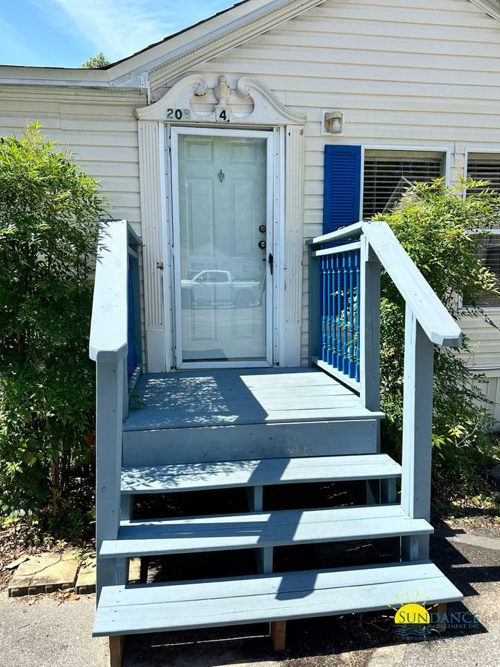 208 Casper Dr - Photo 2 of 18