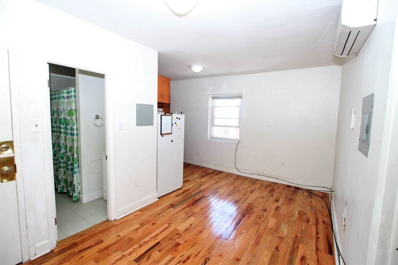 1633 S 6th St - Photo 3 of 8