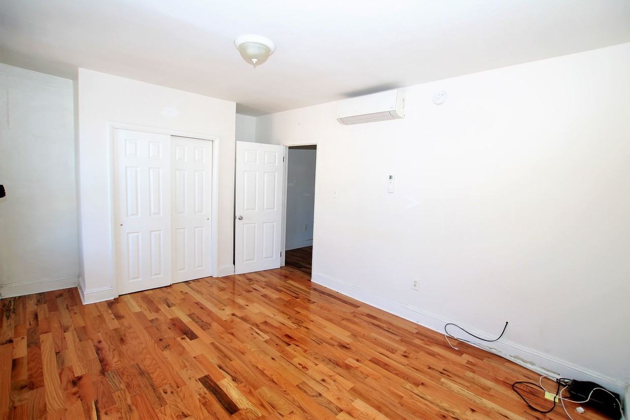 1633 S 6th St - Photo 5 of 8