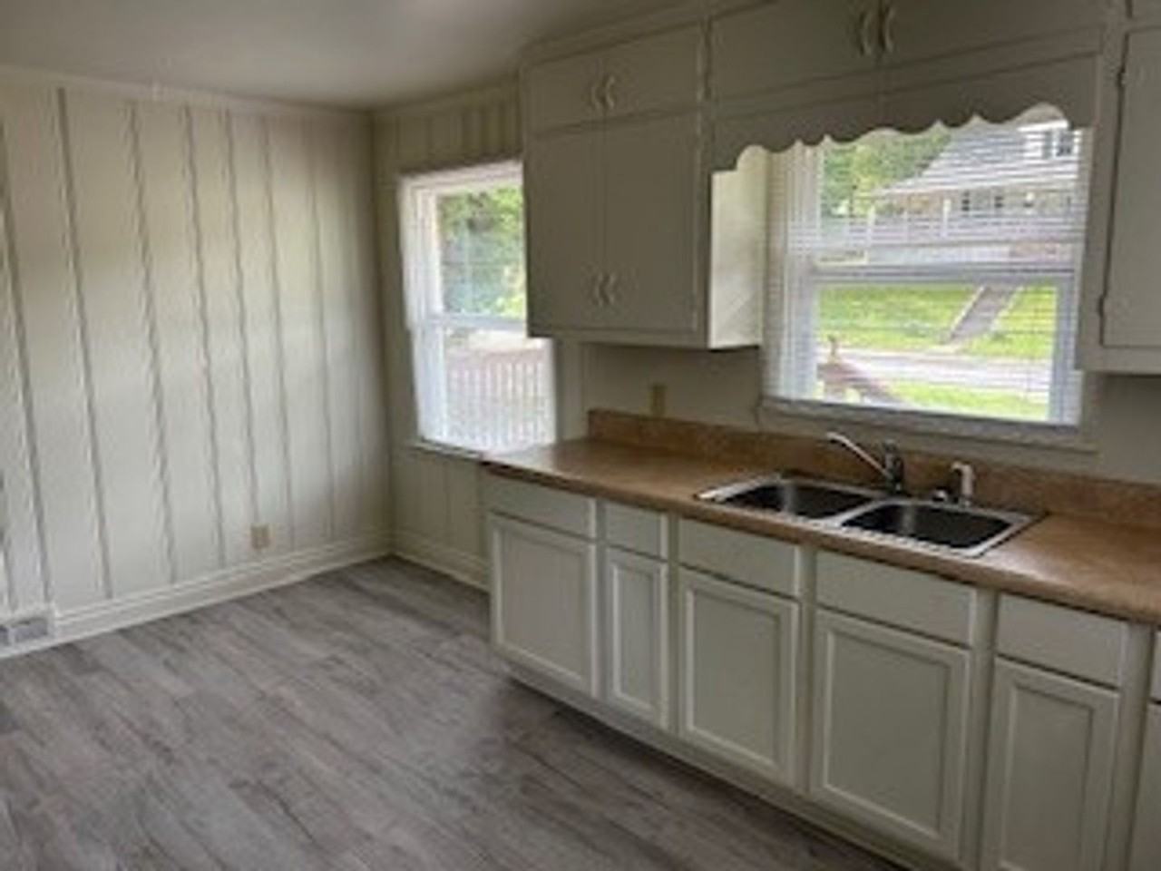 1009 E Devonshire St - Photo 2 of 11