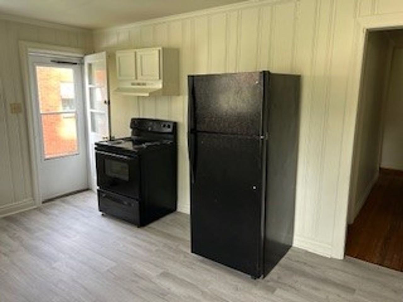 1009 E Devonshire St - Photo 3 of 11